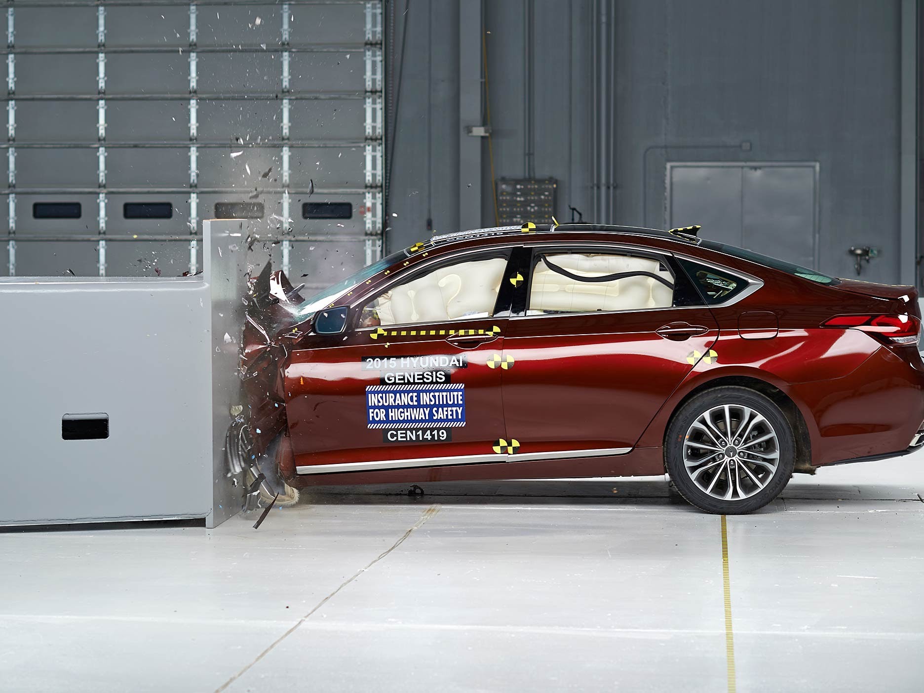 Hyundai Genesis в краш-тест